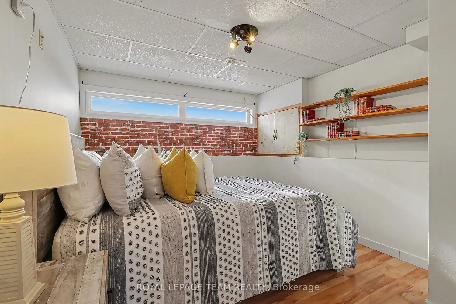 Additional image 10 of 237 Queen West Street