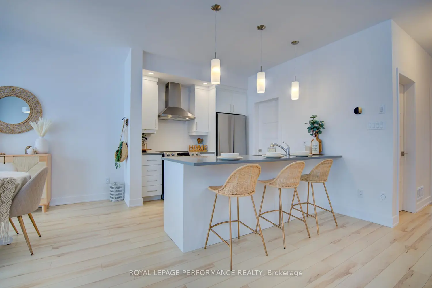 Additional image 8 of 2400 Gray Crescent