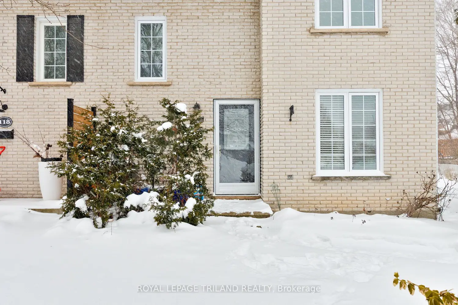 120 Killarney Court photo 2