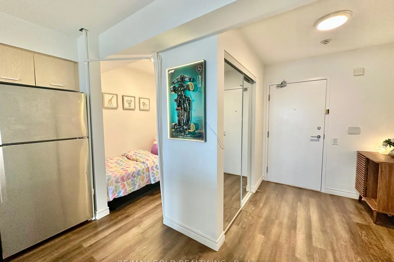 29 Singer Court 1210 photo 2