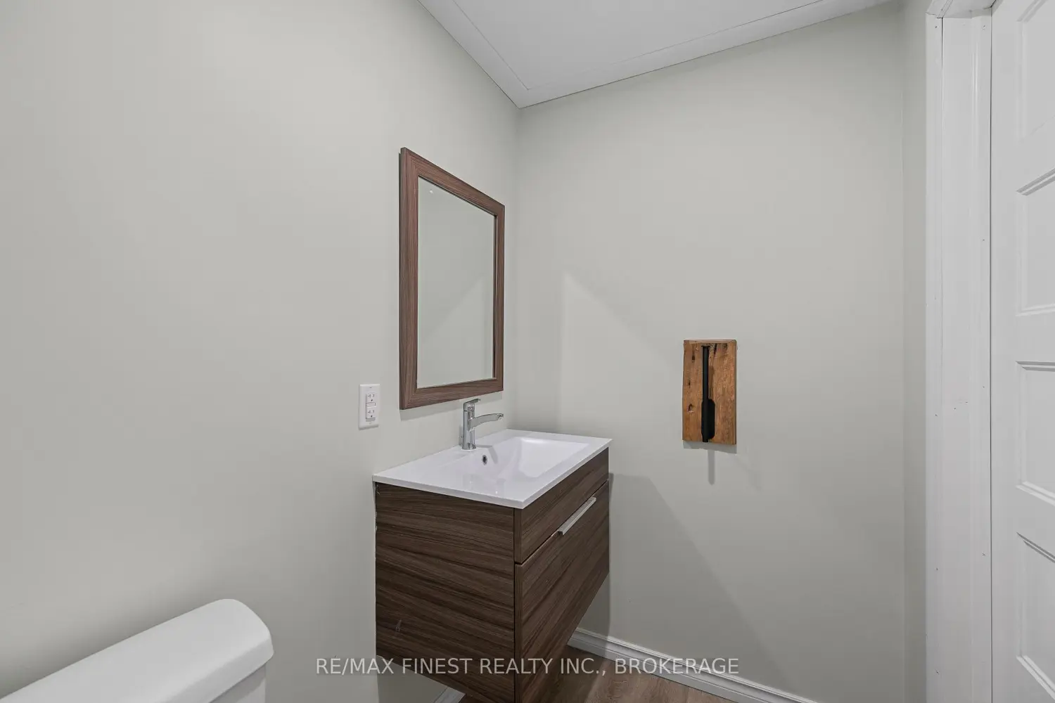 Additional image 10 of 1557 Long Lake Road