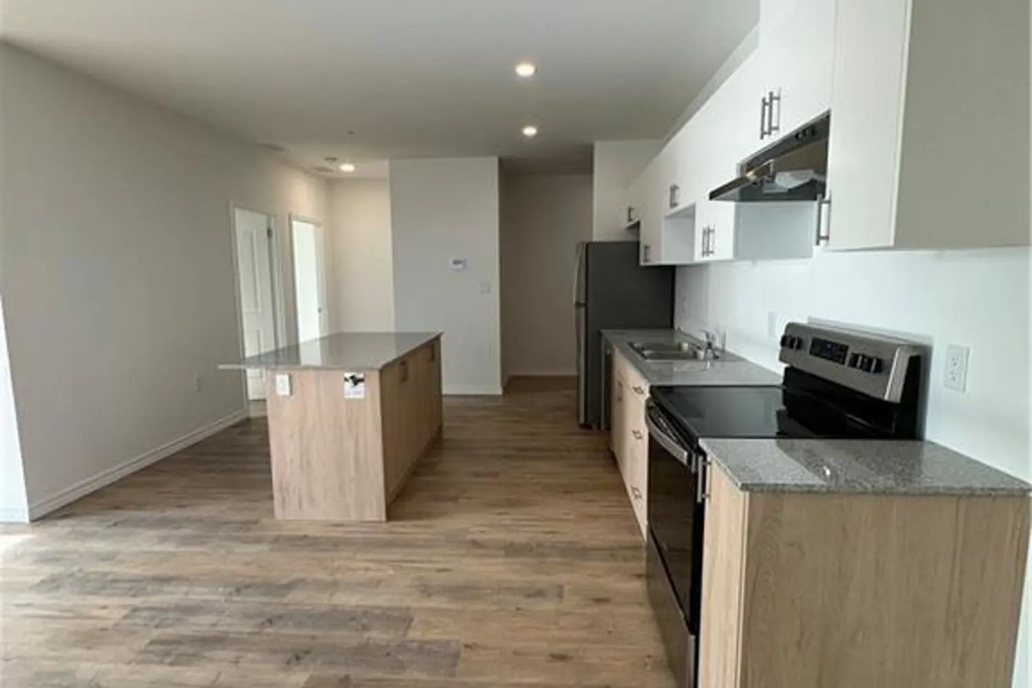 Additional image 7 of 1098 Paisley Road 105 A