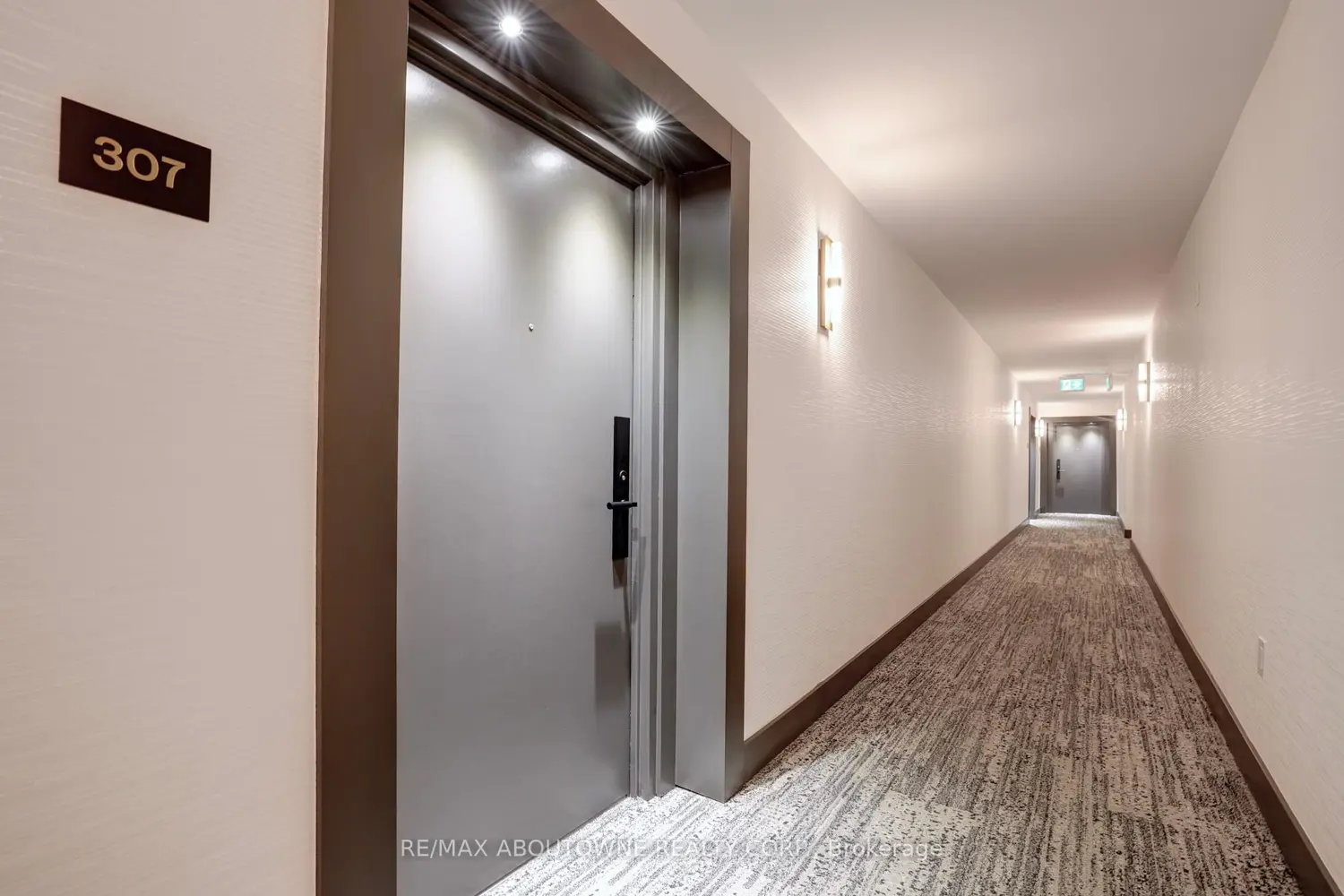 185 Robinson Street 307 photo 5