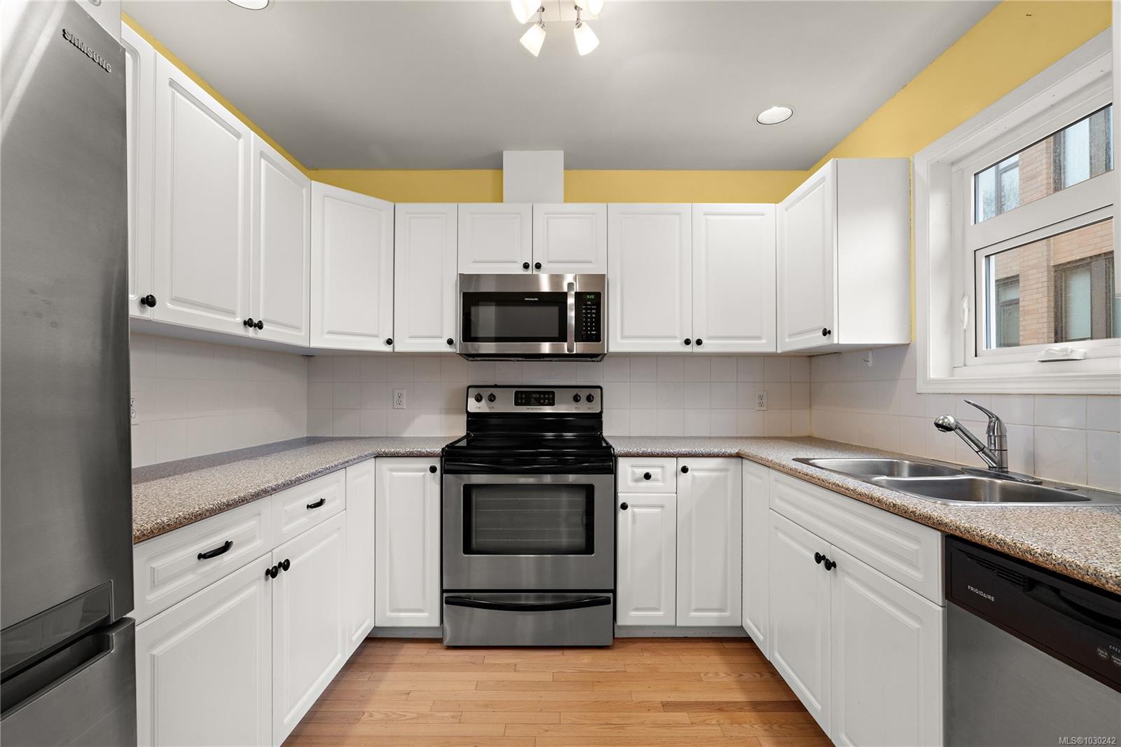 Additional image 4 of 4-108 Dallas Road, Victoria, BC, V8V 1A3