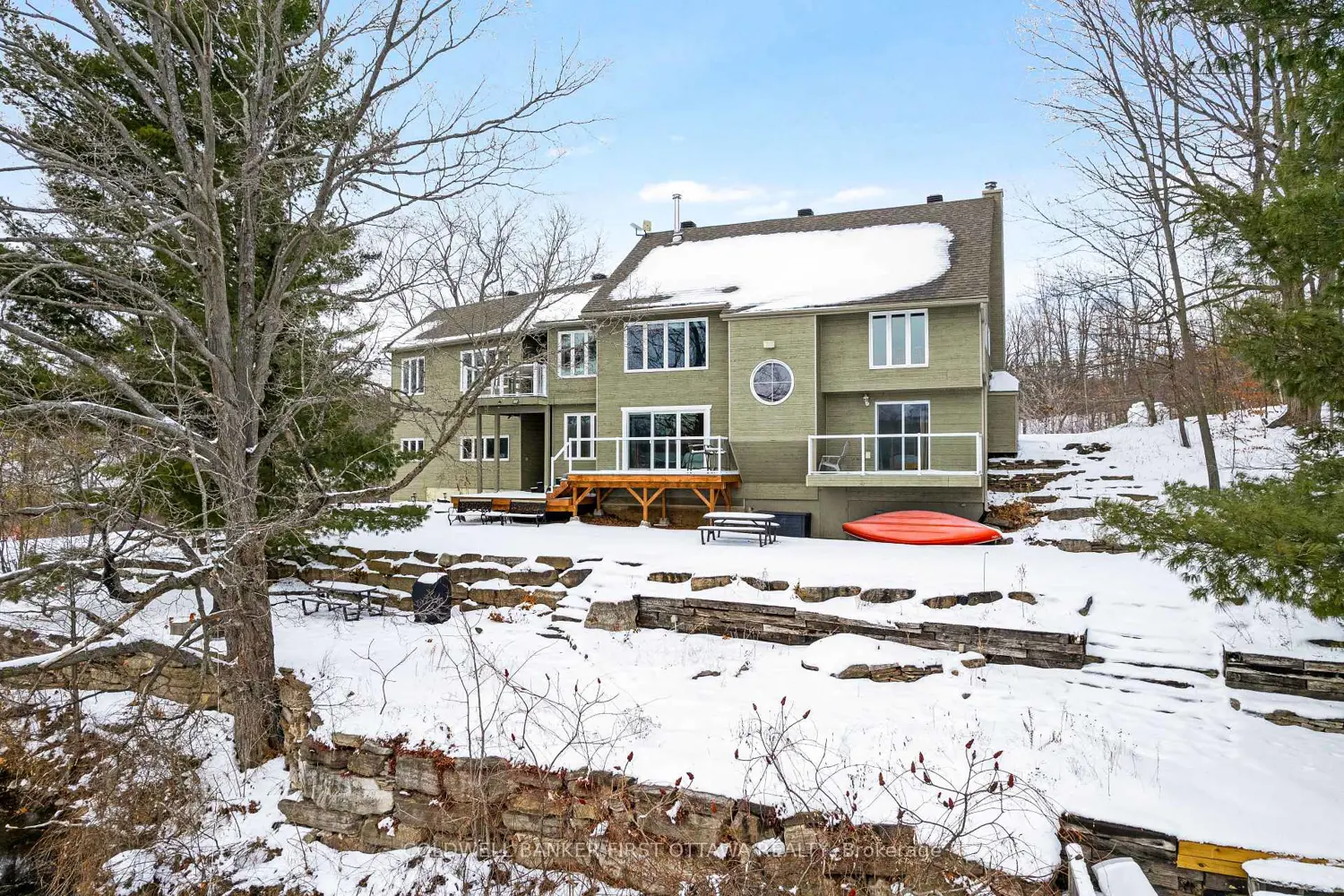 100 Nagle Way photo 3