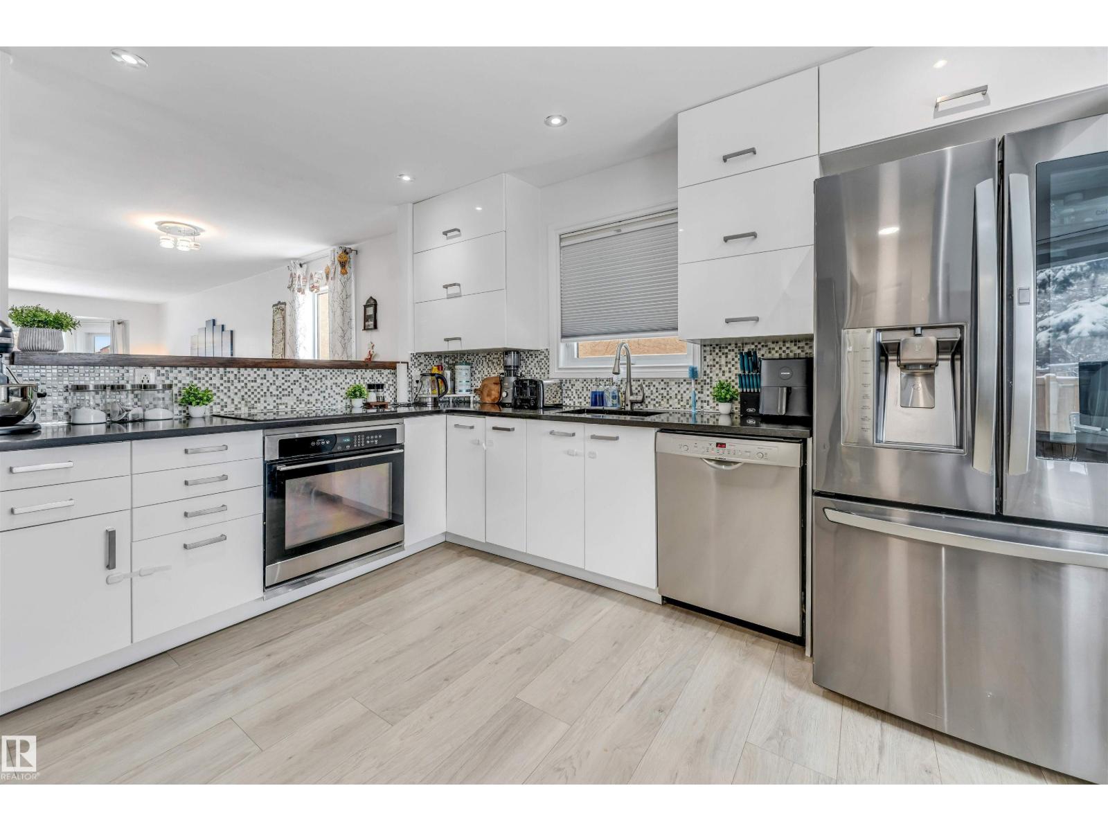 Additional image 3 of 18403 55 Avenue NW, Edmonton, AB, T6M1Y8