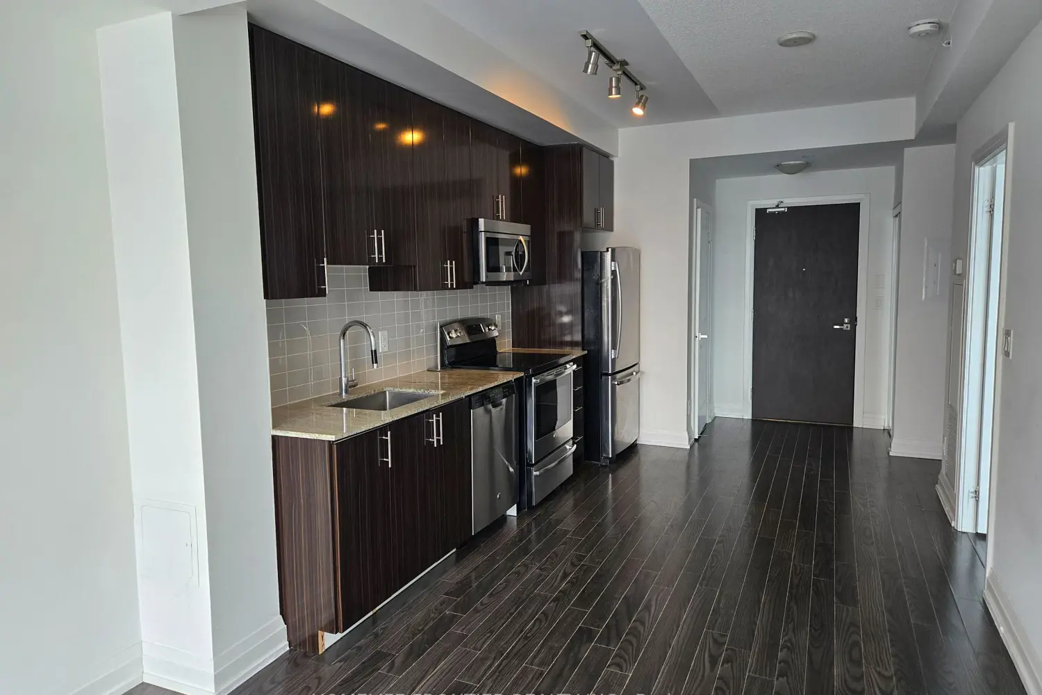 7161 Yonge Street 420