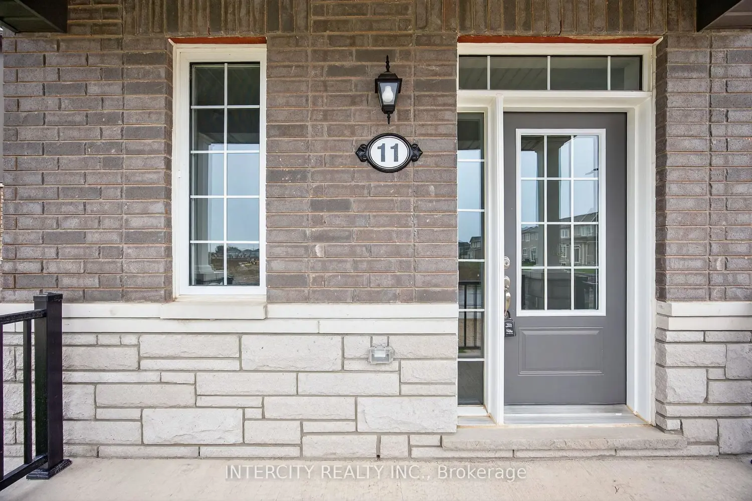11 Avalon Drive photo 3