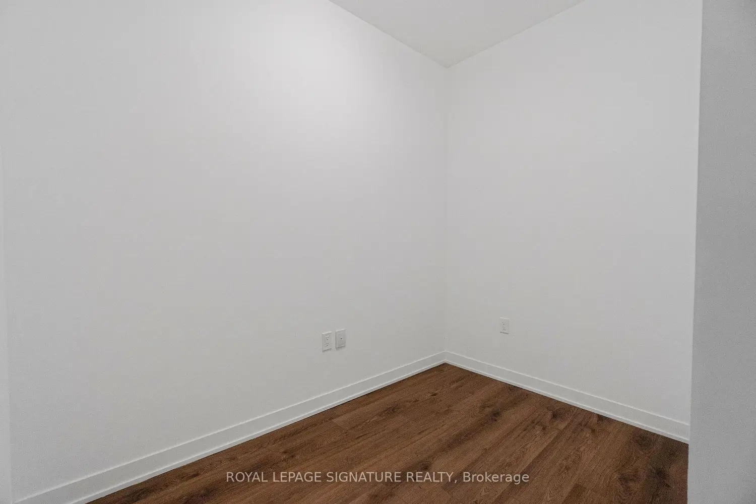 Additional image 16 of 395 Dundas Street 234