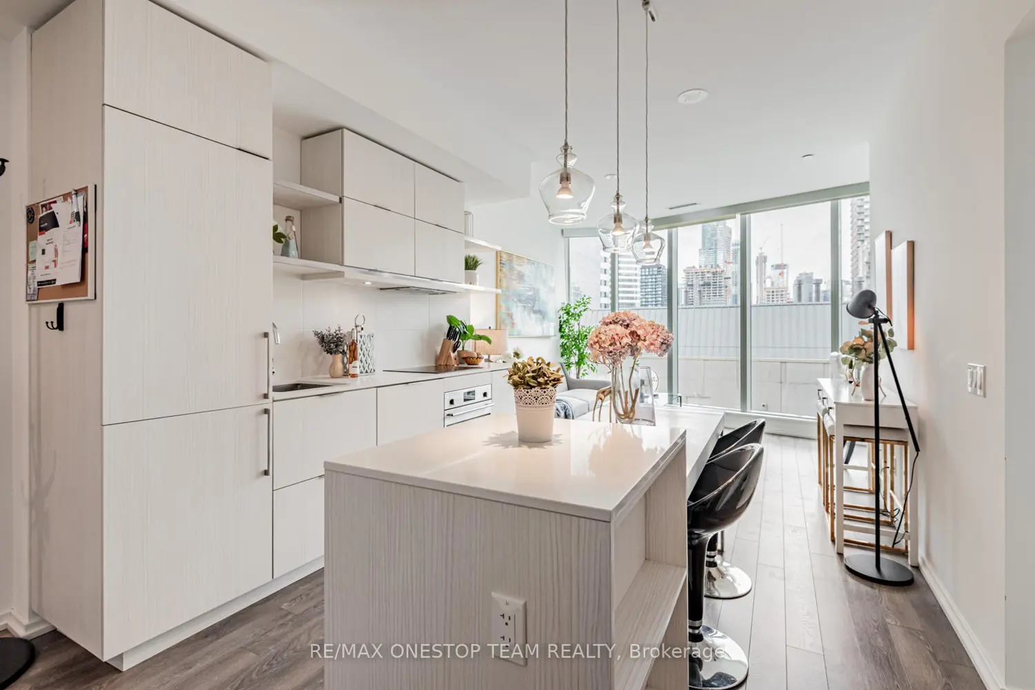 Additional image 9 of 197 Yonge Street 1114