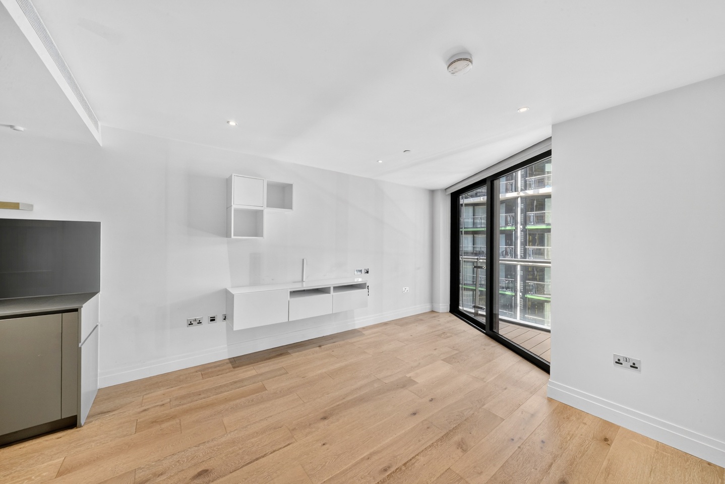 Additional image 4 of 1 Bed Flat, Riverlight Quay, SW11, N1 7GU