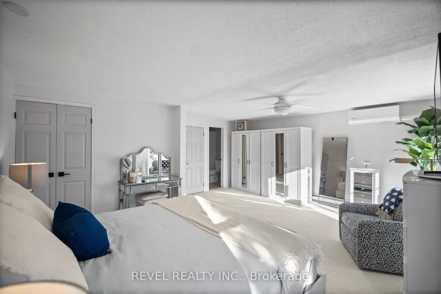 Additional image 13 of 2058 Brant Street 3