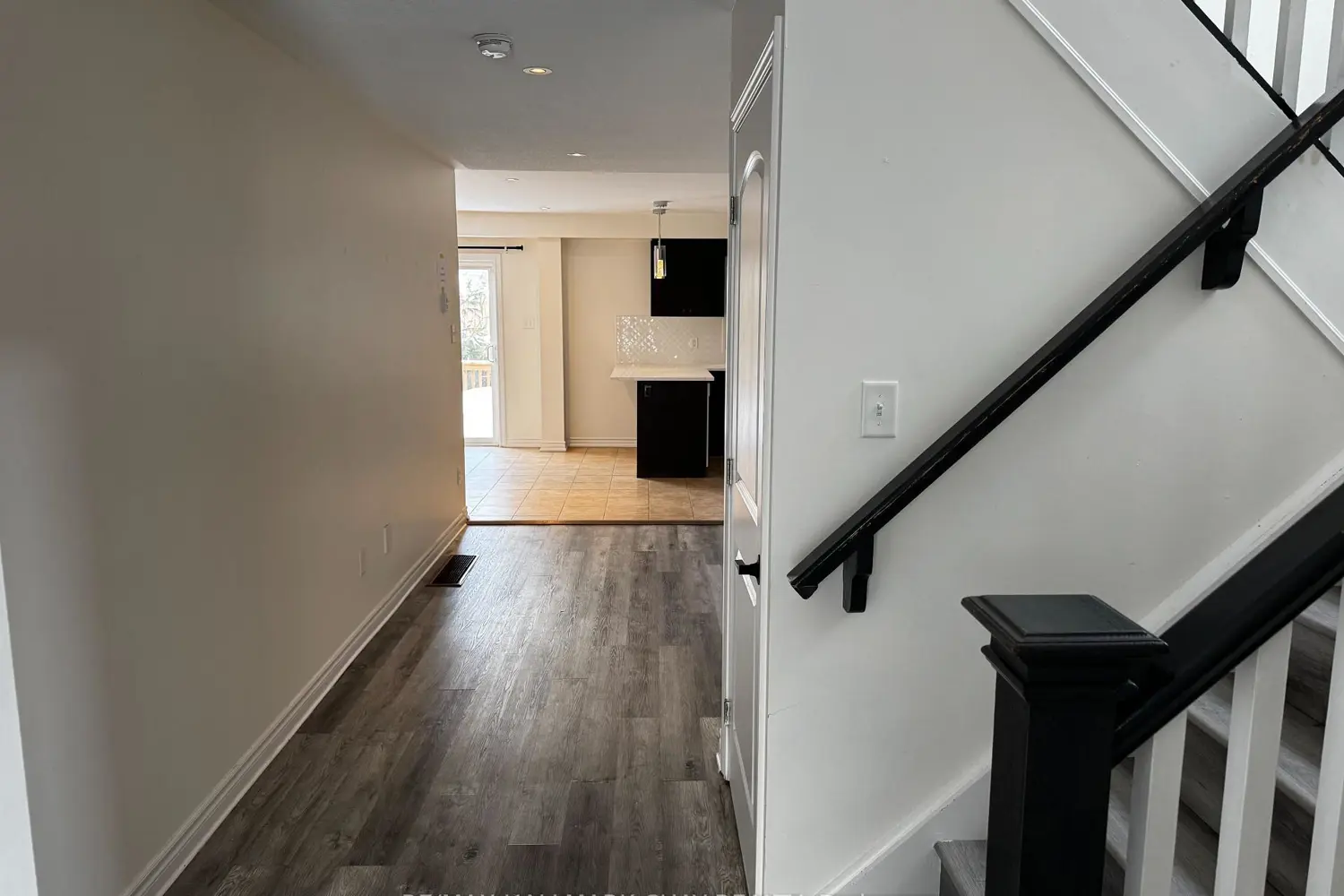 Additional image 3 of 77 White Crescent