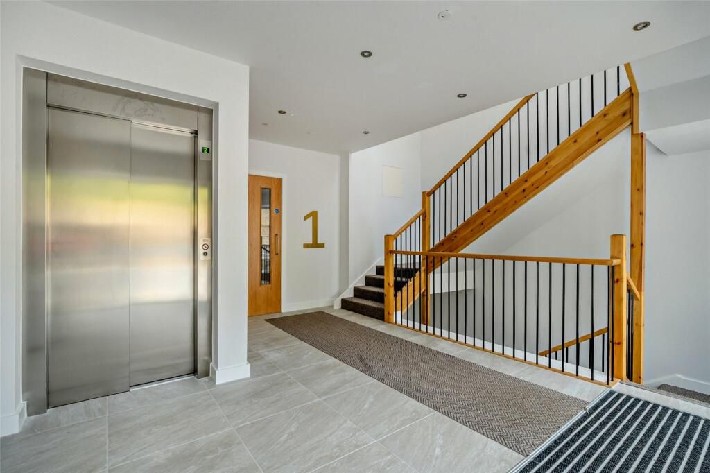 2 bed flat for saleBeaumaris LL58 photo 4