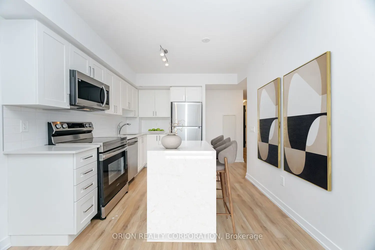 Additional image 3 of 1480 Bayly Street 1103