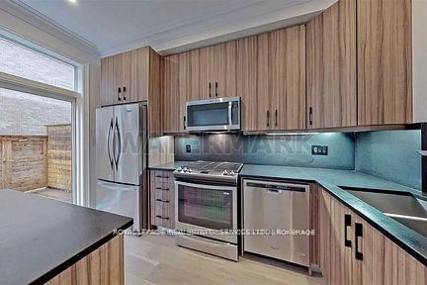 Additional image 12 of 3879B Bloor Street