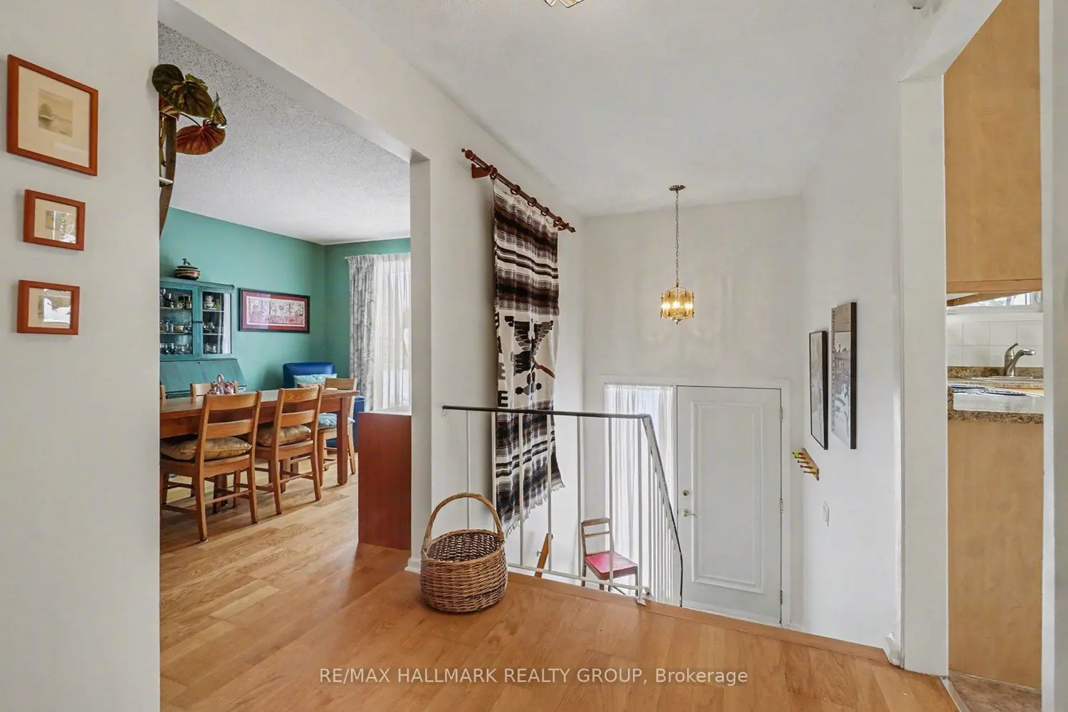1044 Adley Road photo 2
