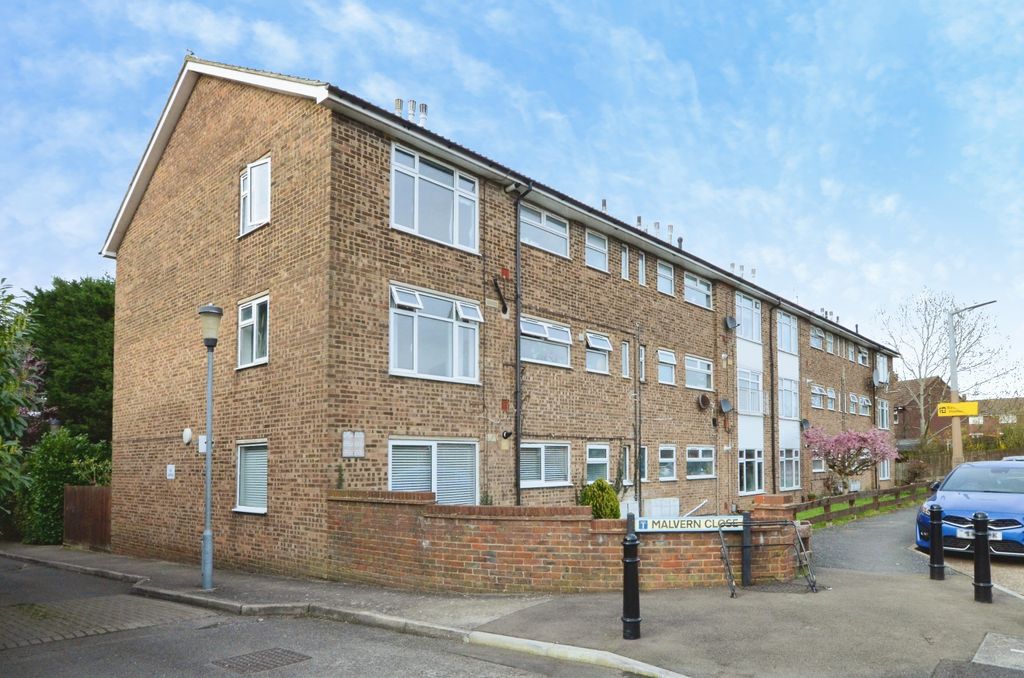 Additional image 15 of 2 bed flat for saleCotswold Avenue, Bushey WD23