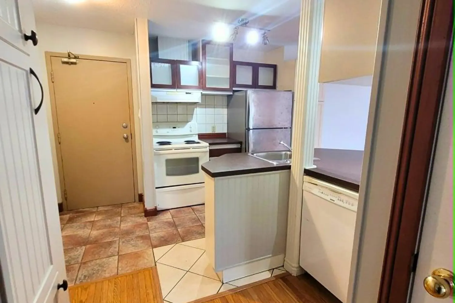 Additional image 3 of 540 Talbot Place 403