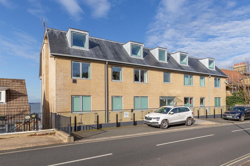 2 bed flat for saleImmaculate Duplex Apartment - Baring Road, Cowes PO31 photo 2