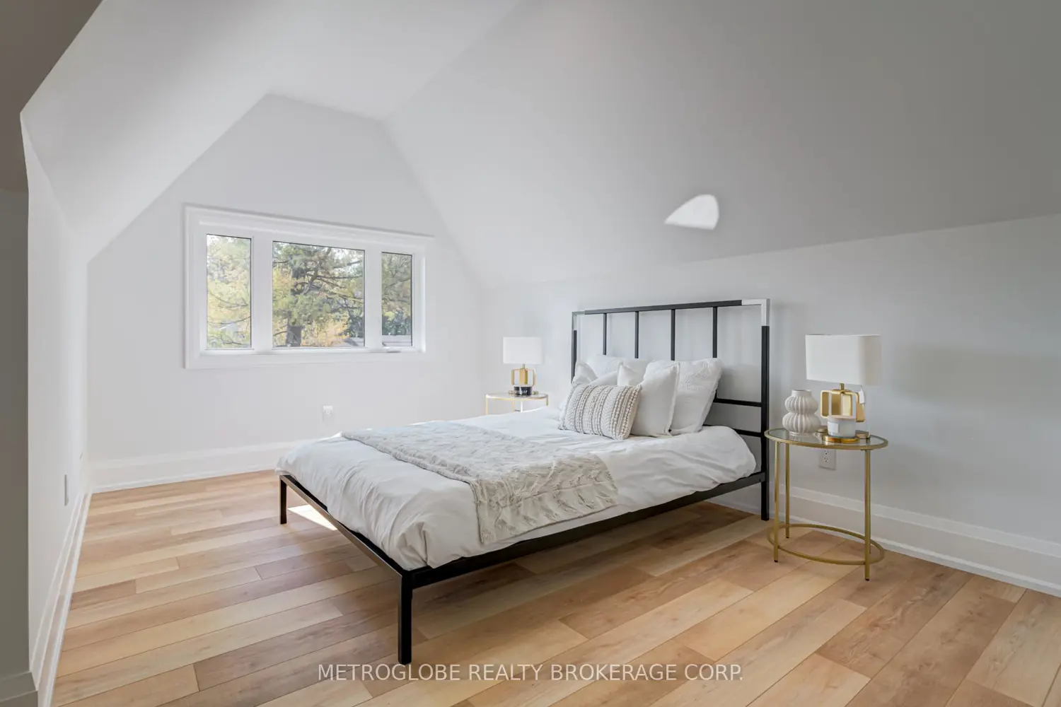 Additional image 17 of 862 Kennedy Road