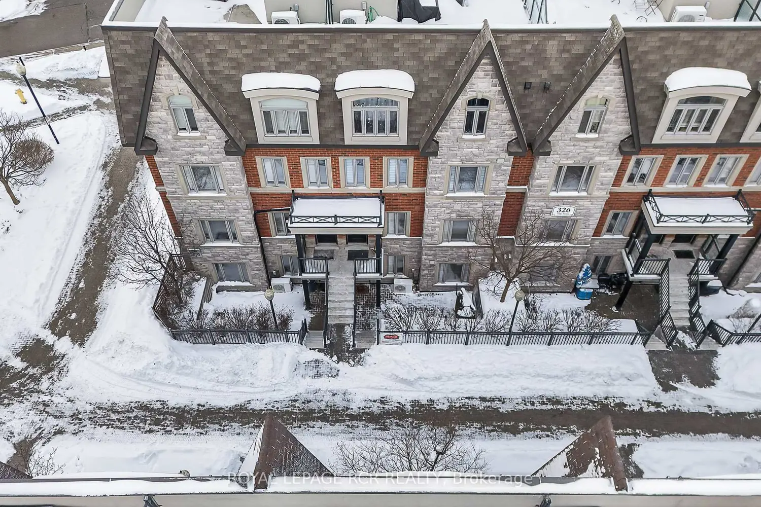 326 John Street 138 photo 2