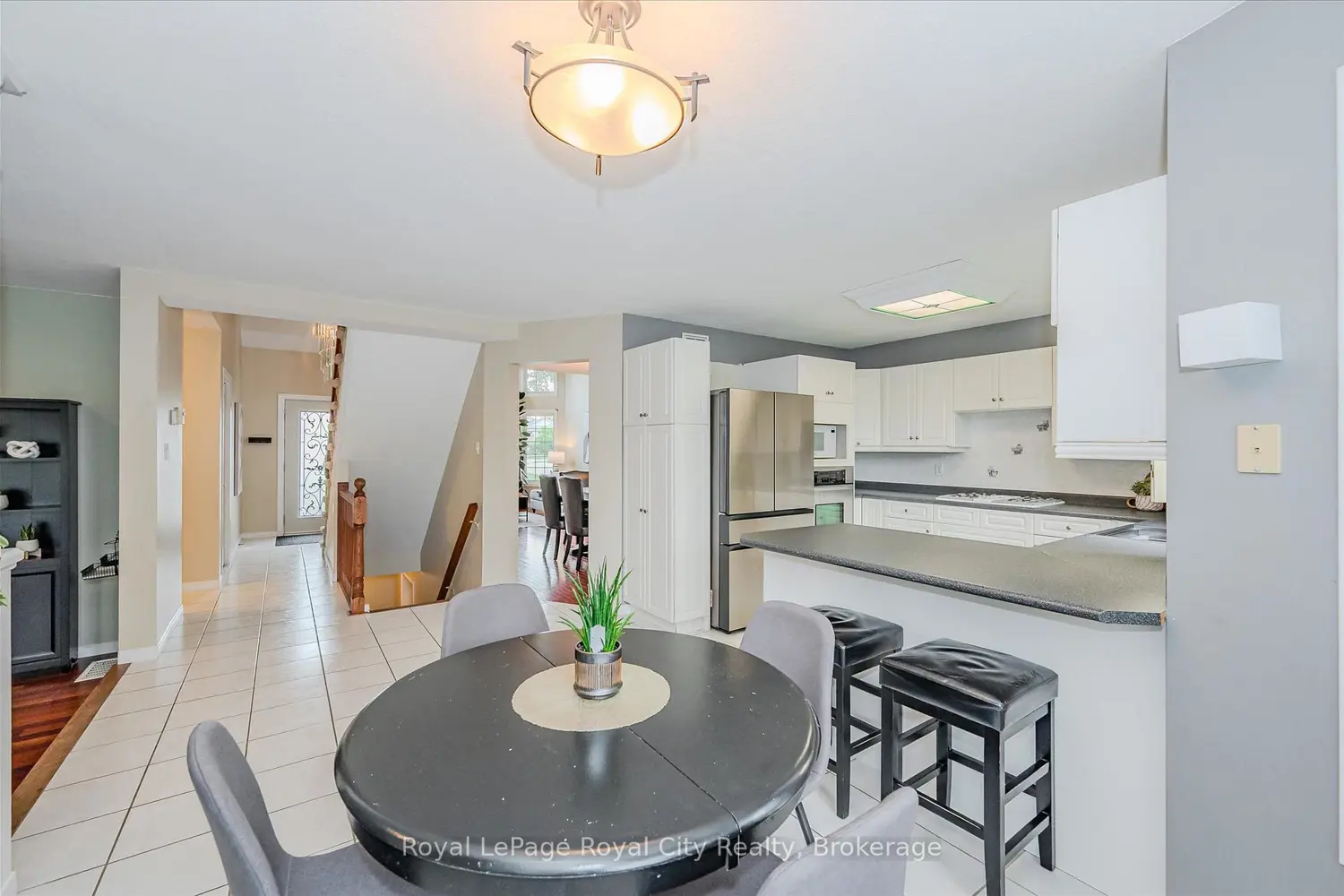 Additional image 6 of 2 Oakridge Crescent