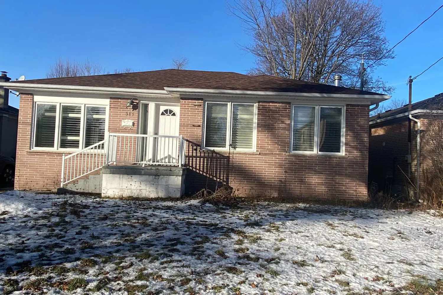 513 Lynett Crescent photo 2