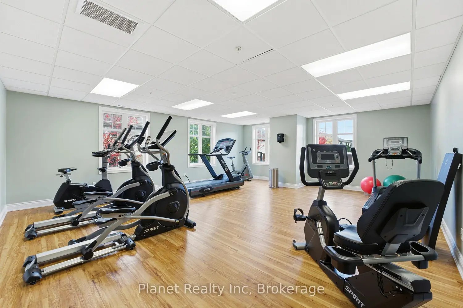 Additional image 19 of 2 Colonial Drive 204