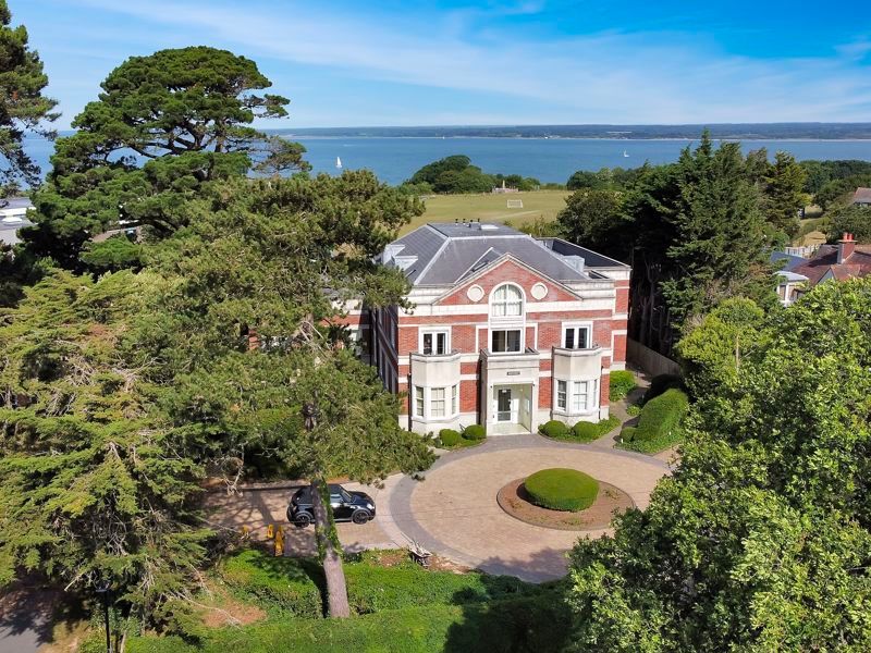 2 bed flat for saleBaring Road, Cowes PO31