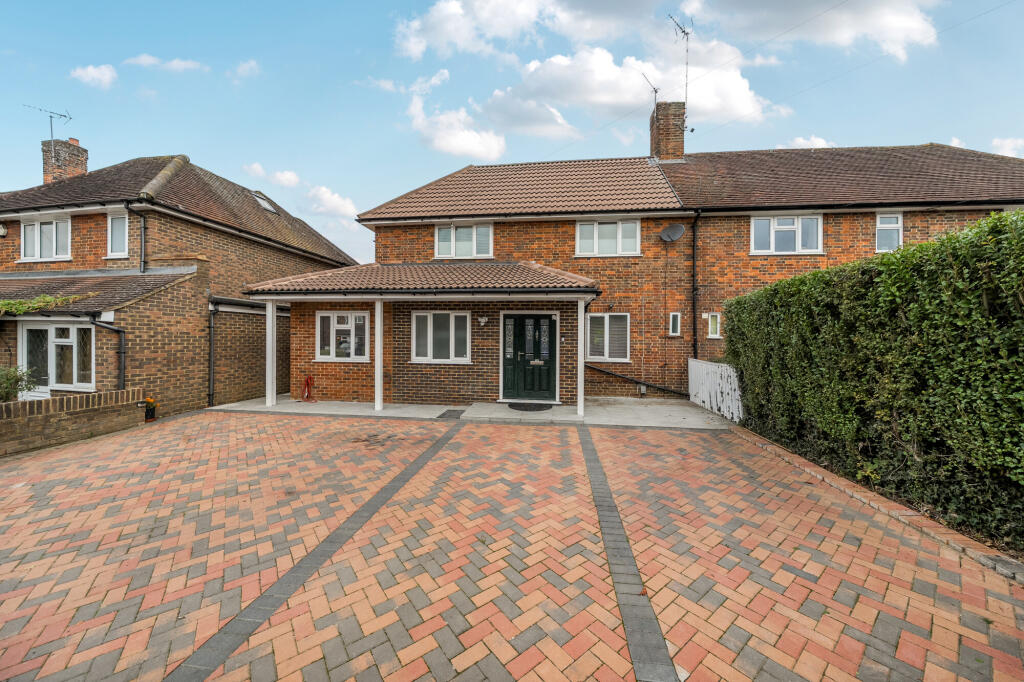 Drakes Drive, St. Albans, AL1