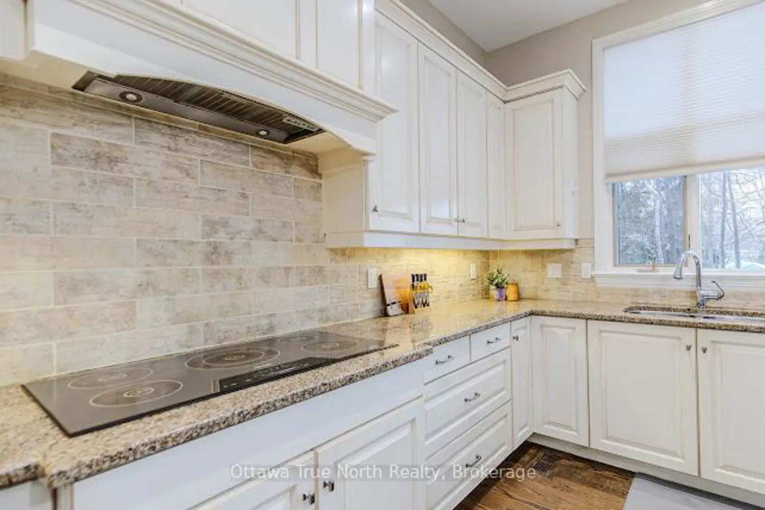 Additional image 14 of 105 Black Maple Private