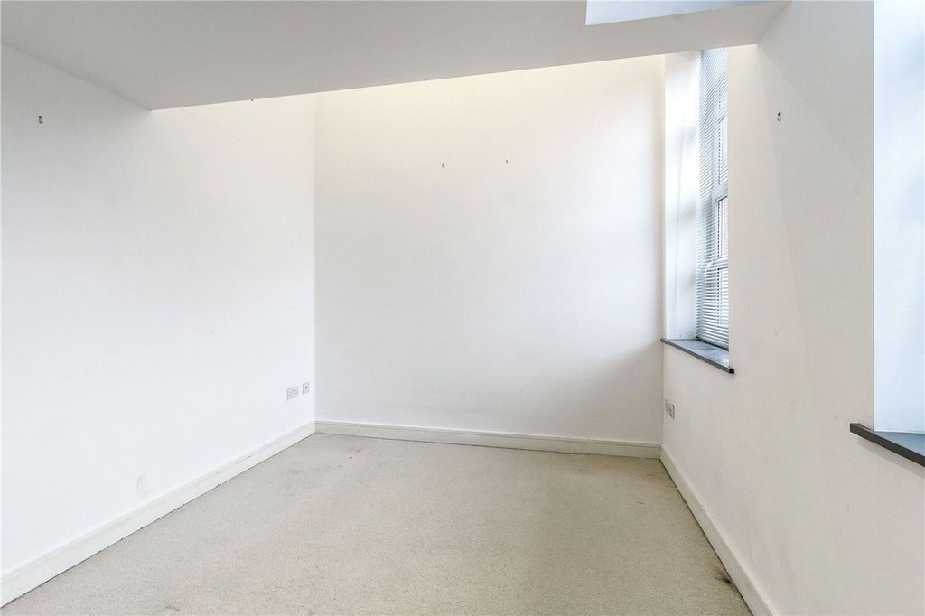 Additional image 7 of 2 bed flat for saleTalbot Road, Northampton, Northamptonshire NN1