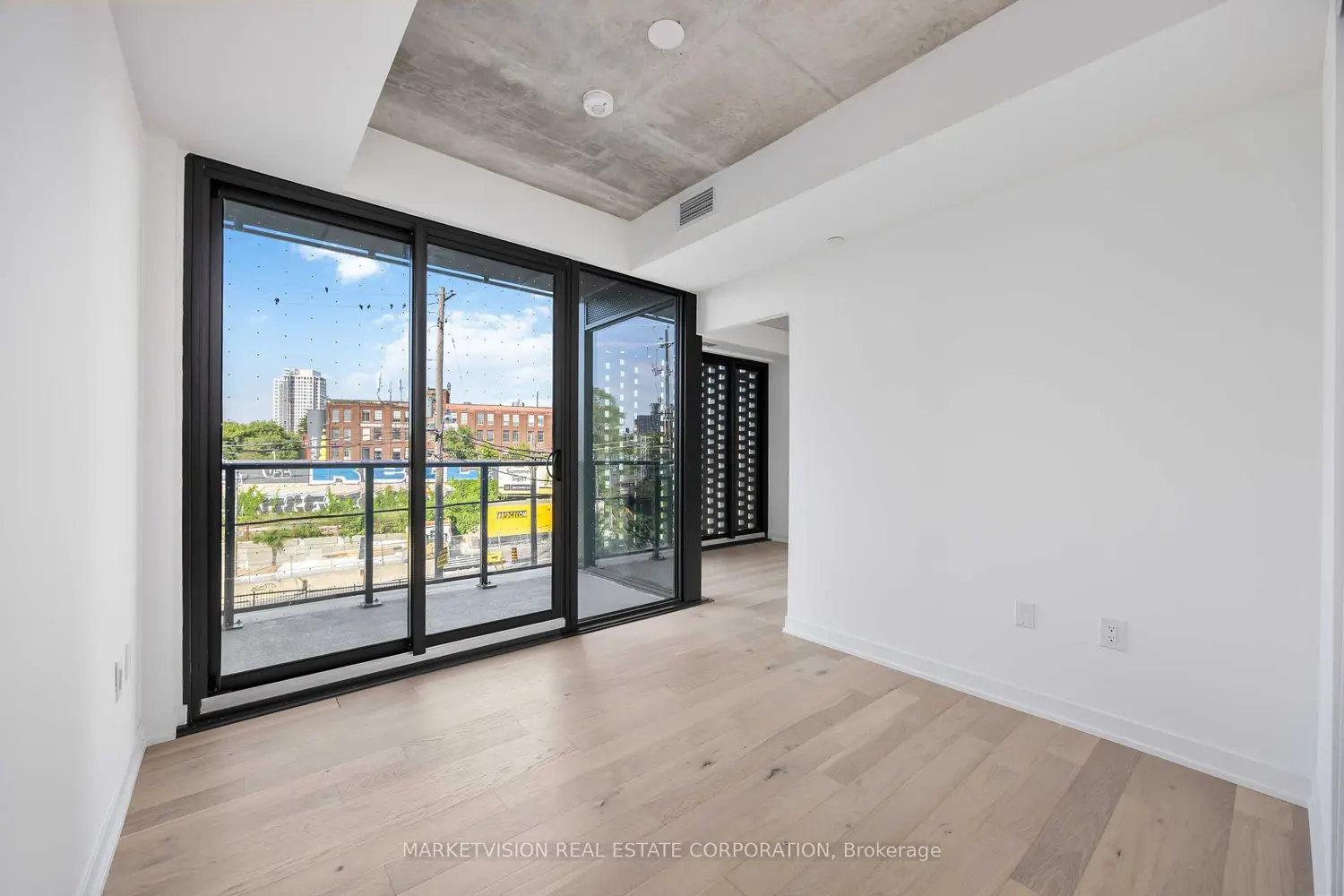 Additional image 11 of 2625 Dundas Street 414