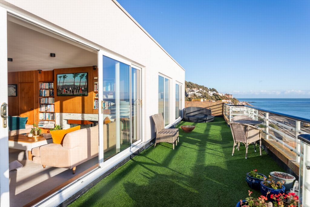 3 bed penthouse for saleThe Riviera, Sandgate CT20