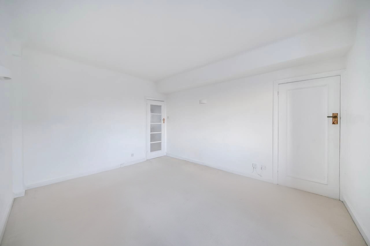 Additional image 9 of 3 Bed Flat, Winchester Court, W8, N1 7GU