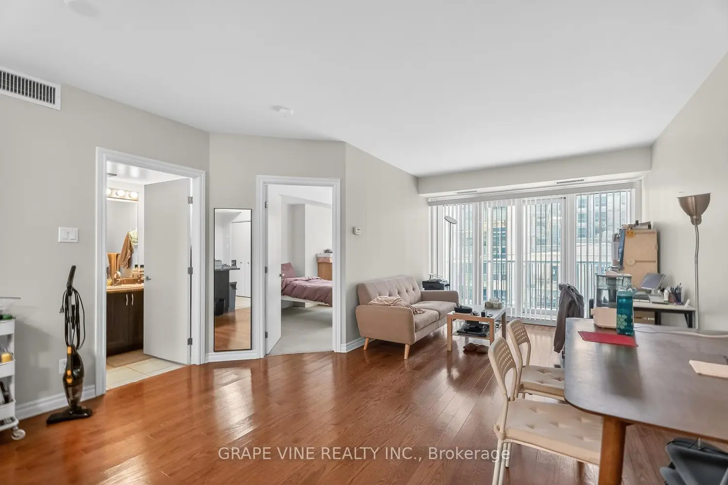 Additional image 9 of 234 Rideau Street 304