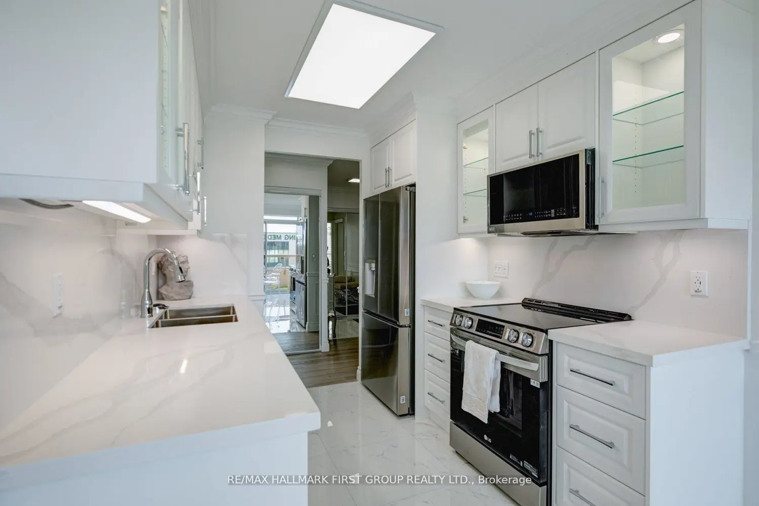 Additional image 16 of 1000 The Esplanade N 213