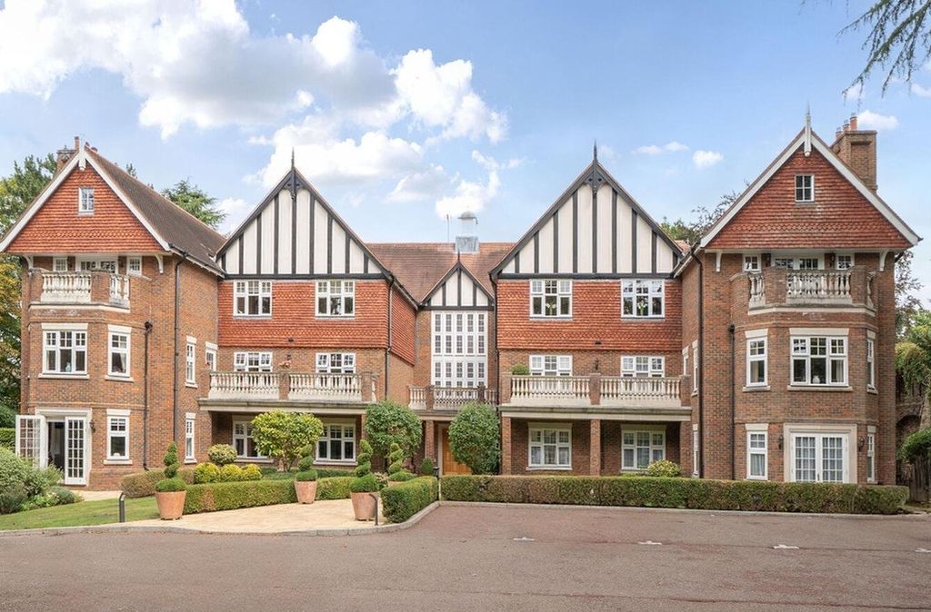 2 bed flat for saleKemnal Road, Chislehurst, Kent BR7
