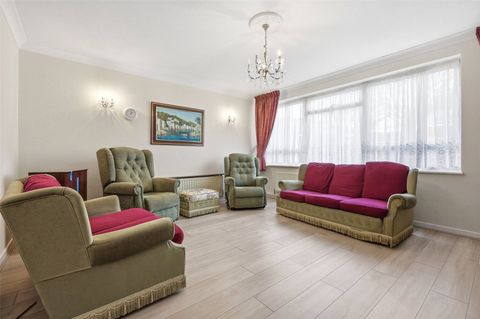 Margaret Way, Redbridge IG4