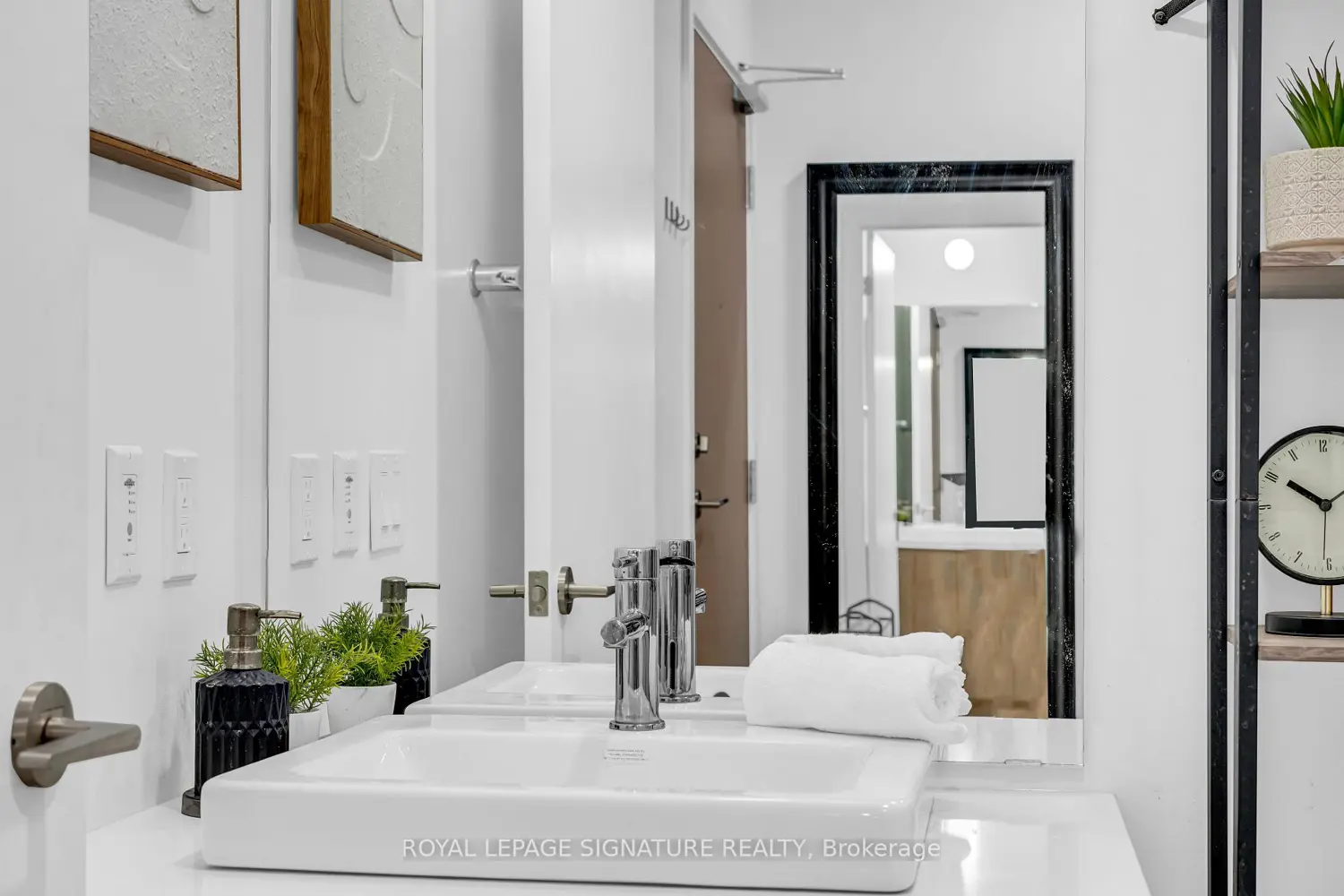 Additional image 6 of 1195 The Queensway 317