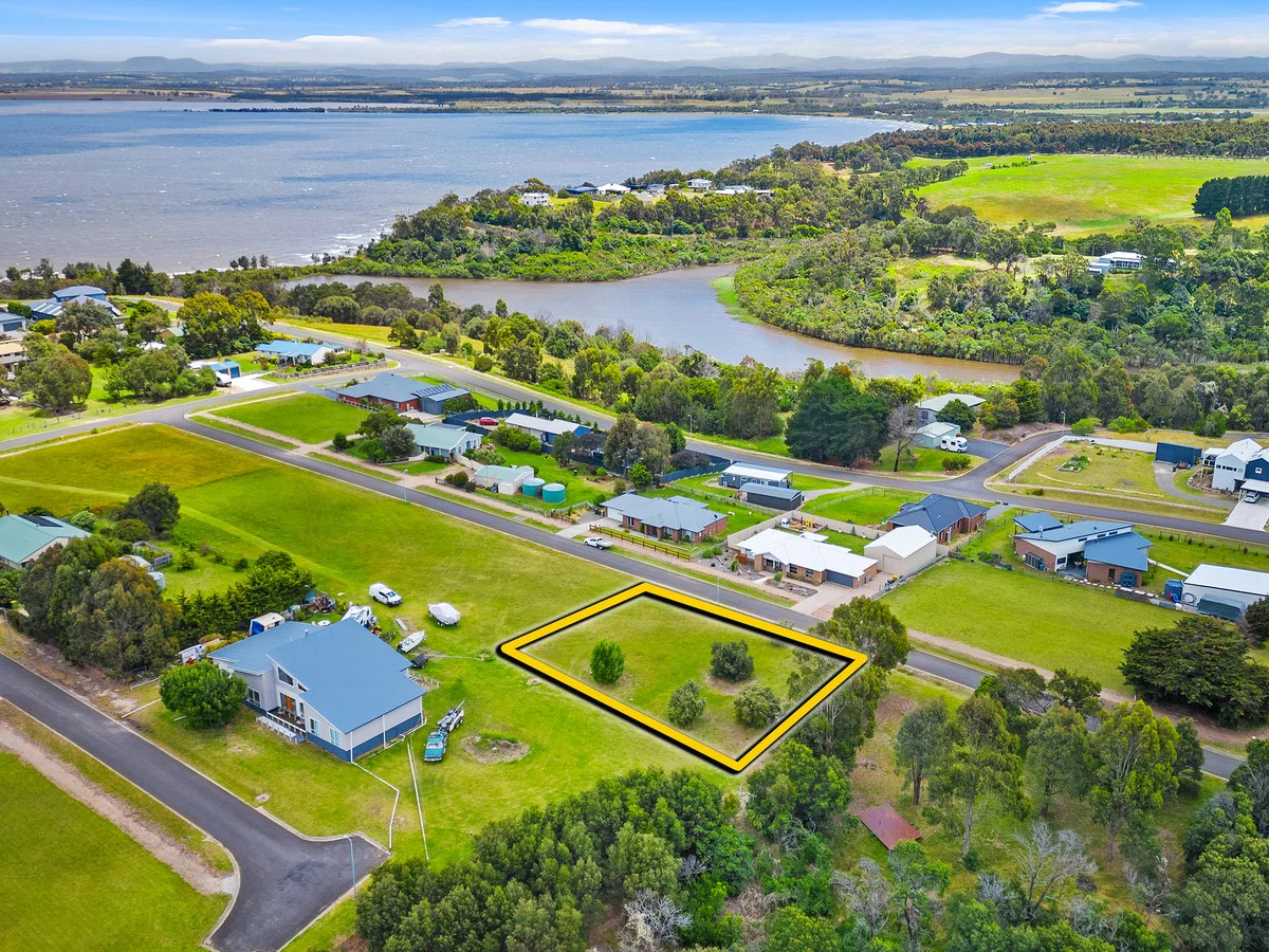 8 Jeremy Avenue, Metung VIC 3904