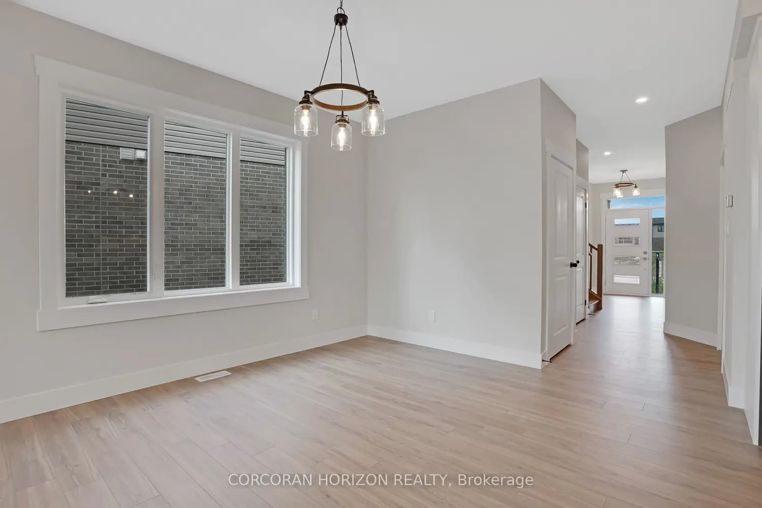 Additional image 4 of 24 Moon Crescent