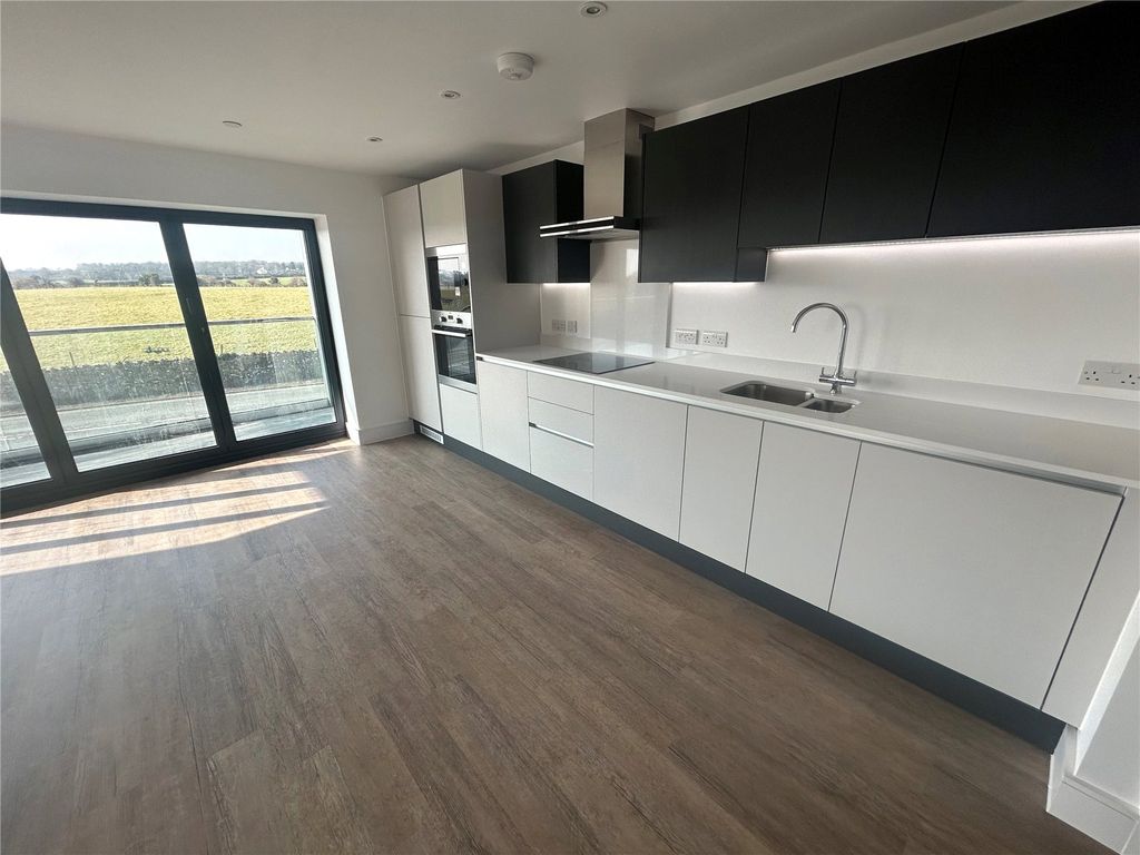 2 bed flat for saleTraeth Bychan, Benllech, Anglesey, Sir Ynys Mon LL73 photo 2