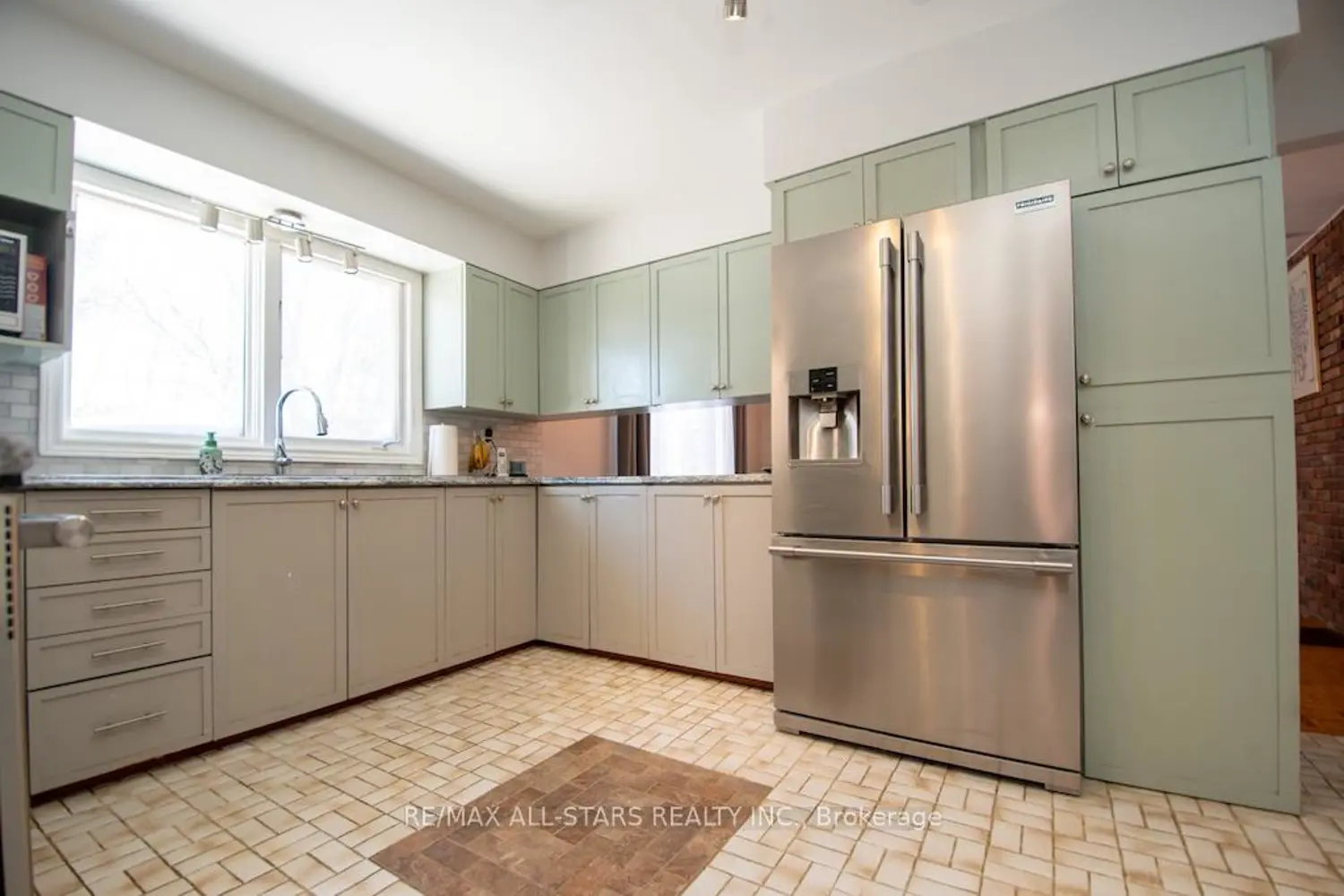 Additional image 10 of 1185 Sturgeon Road