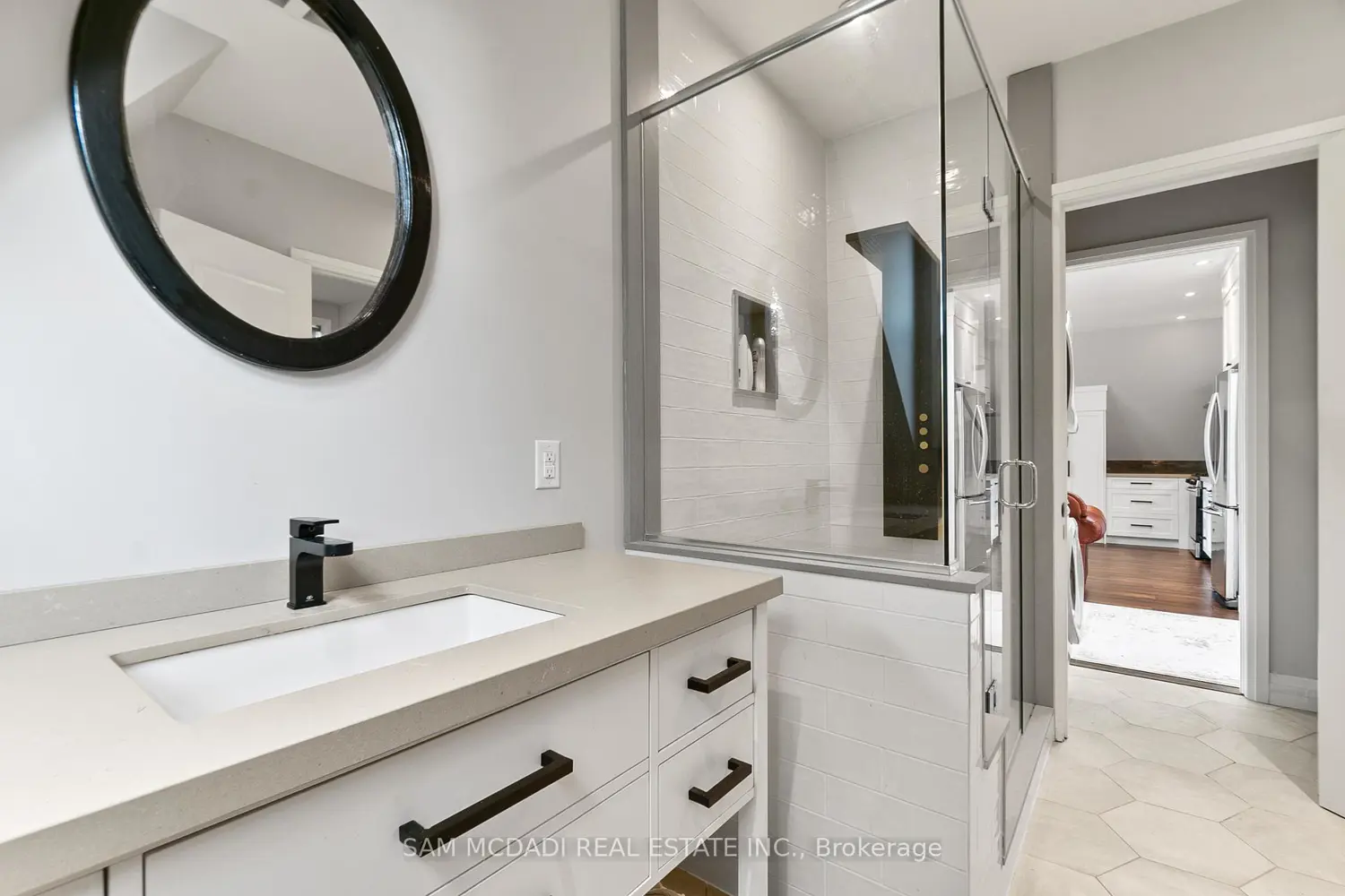 Additional image 17 of 2552 Jarvis Street