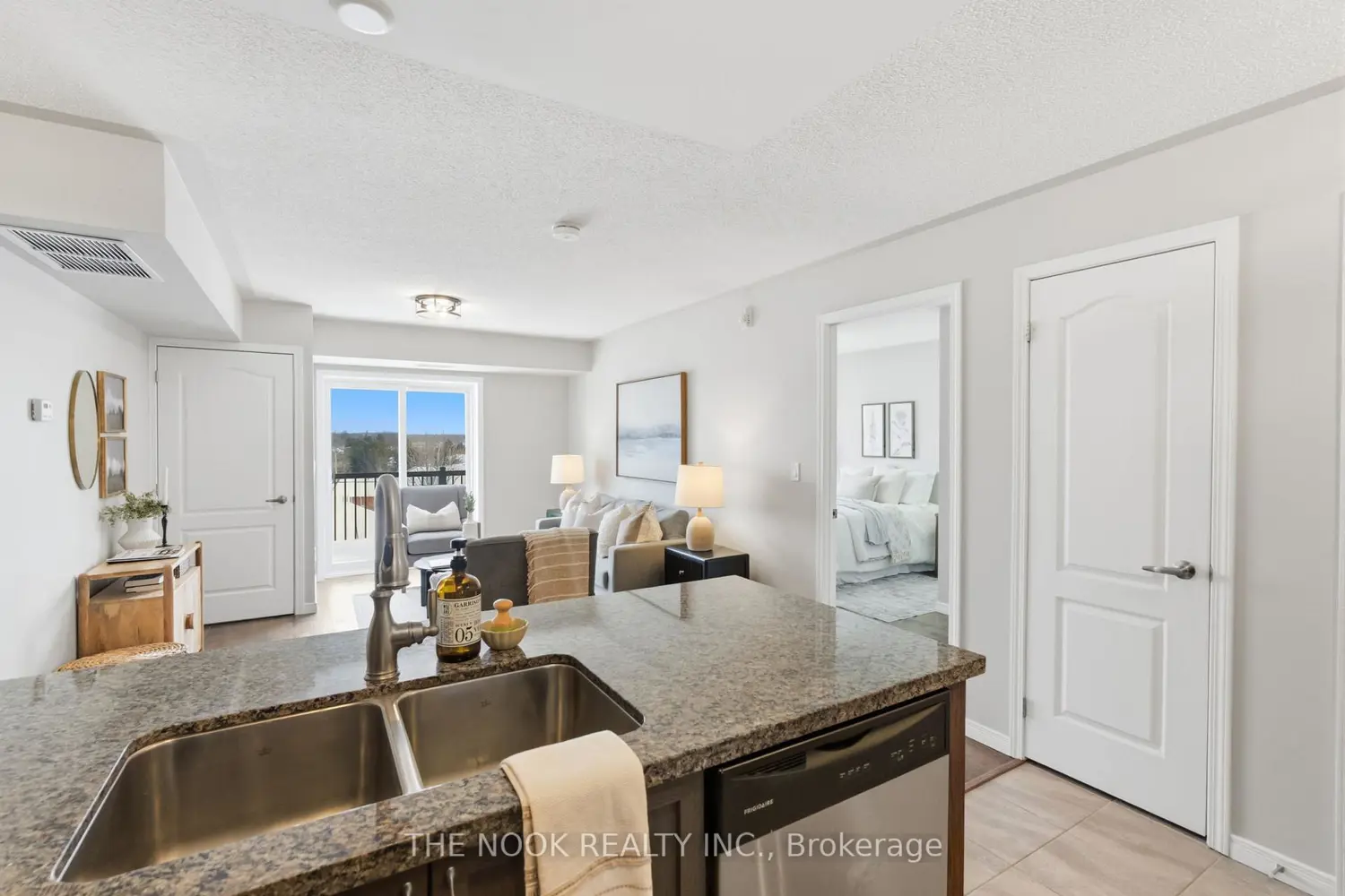Additional image 3 of 910 Wentworth Street 301