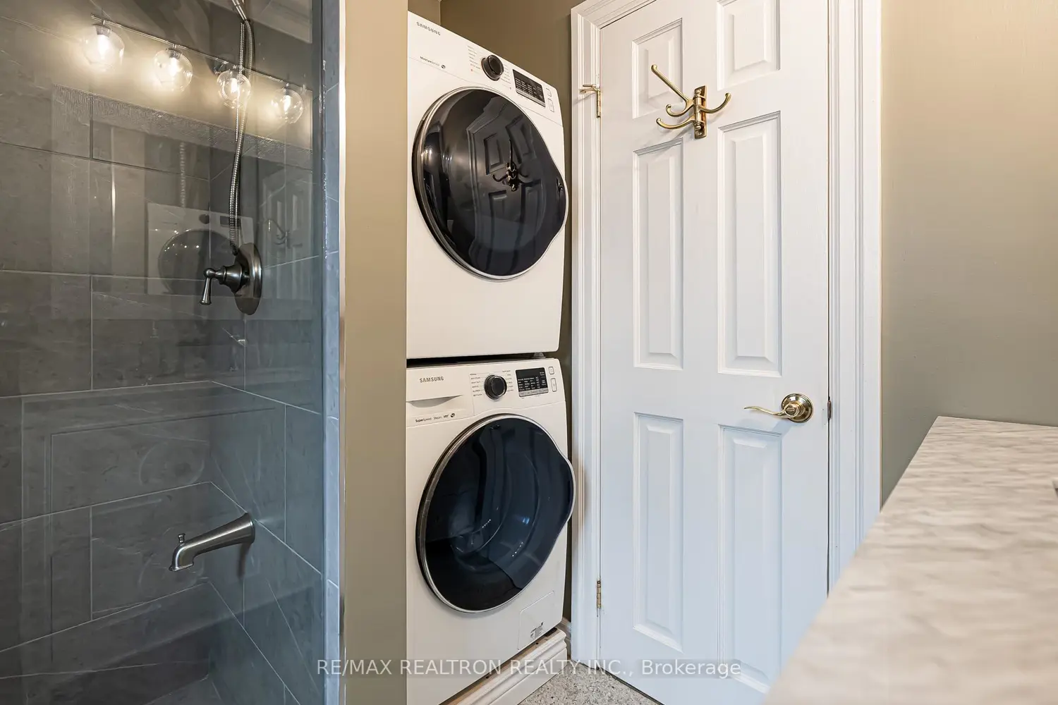 Additional image 19 of 15 Lincoln Green Drive