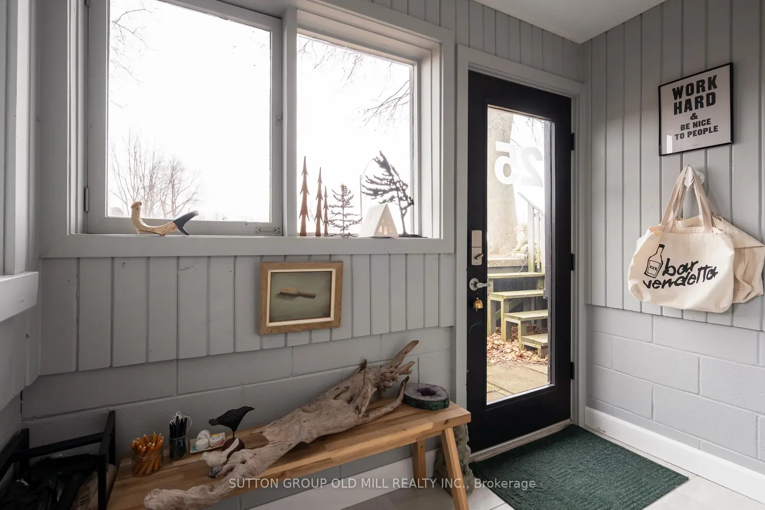 25 Lakeshore Road photo 3