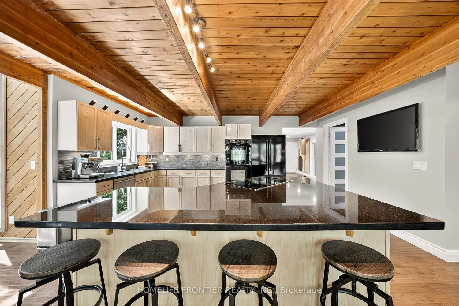 Additional image 5 of 7896 6Th Line